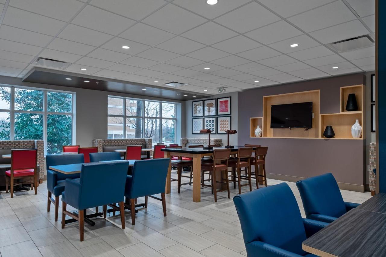 Holiday Inn Express Hotel & Suites Woodbridge, An Ihg Hotel Luaran gambar