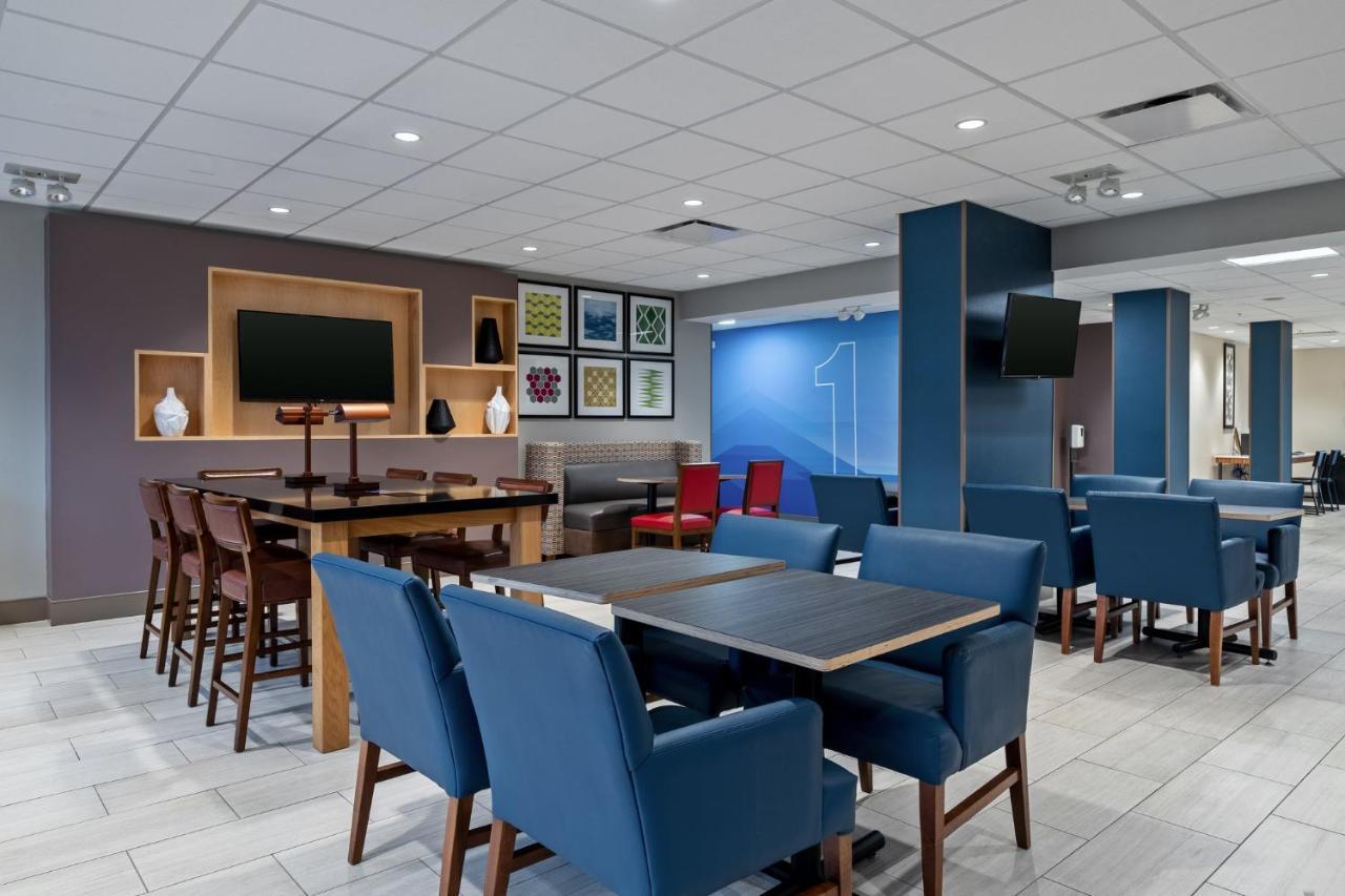 Holiday Inn Express Hotel & Suites Woodbridge, An Ihg Hotel Luaran gambar