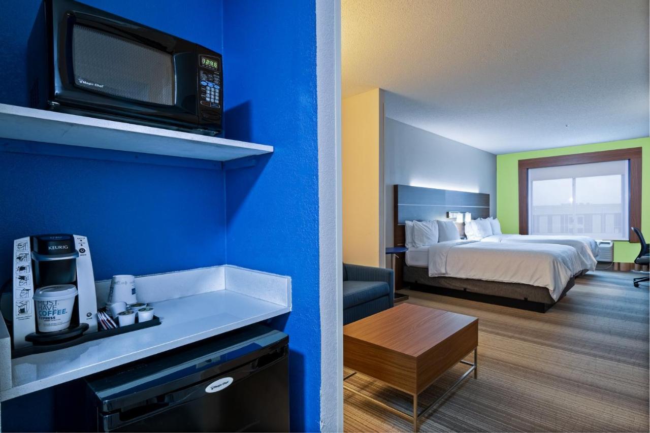 Holiday Inn Express Hotel & Suites Woodbridge, An Ihg Hotel Luaran gambar