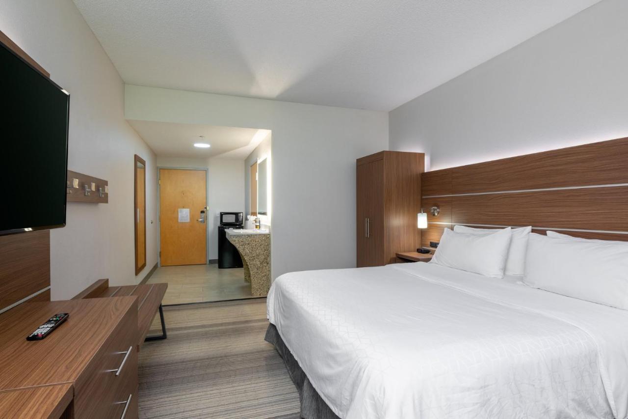 Holiday Inn Express Hotel & Suites Woodbridge, An Ihg Hotel Luaran gambar