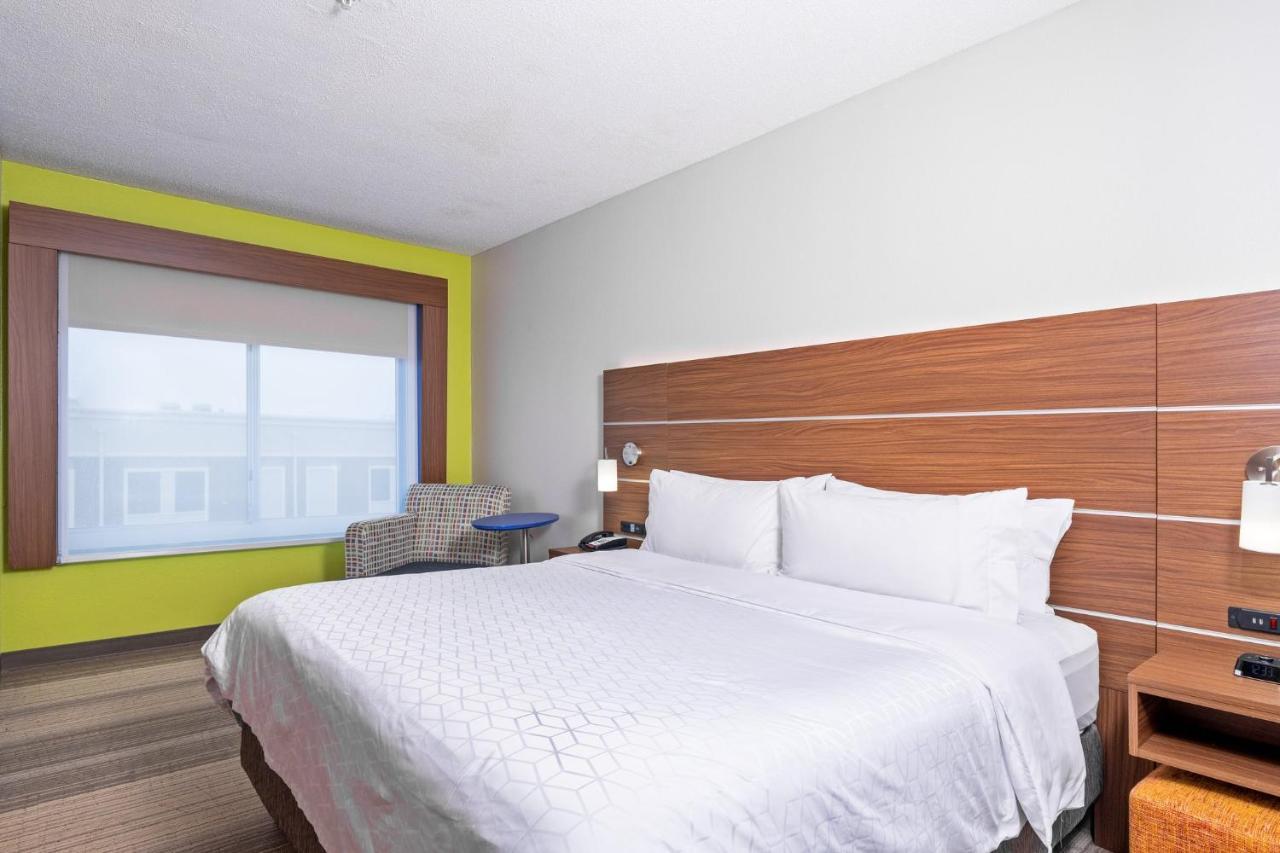 Holiday Inn Express Hotel & Suites Woodbridge, An Ihg Hotel Luaran gambar