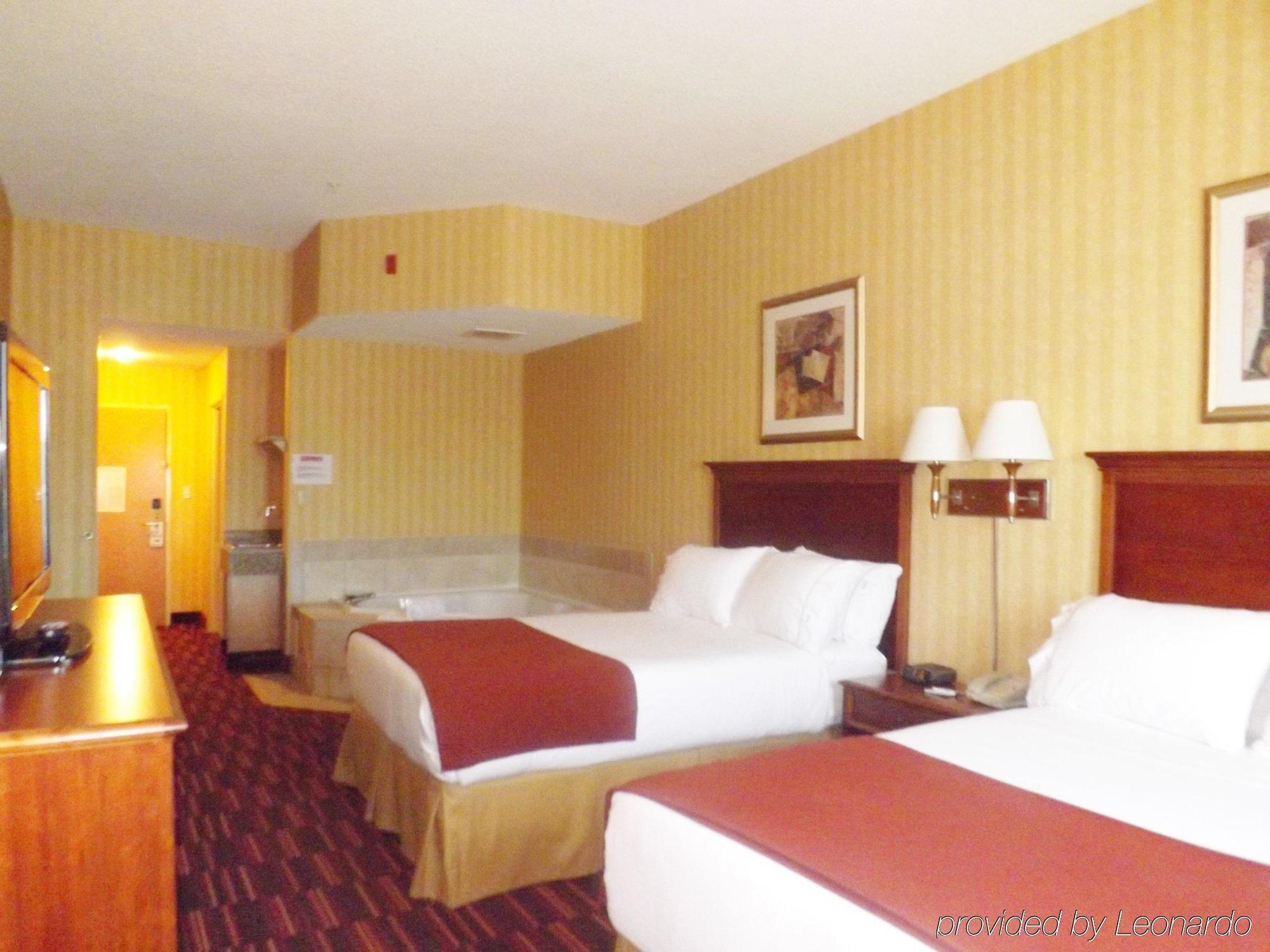 Holiday Inn Express Hotel & Suites Woodbridge, An Ihg Hotel Luaran gambar