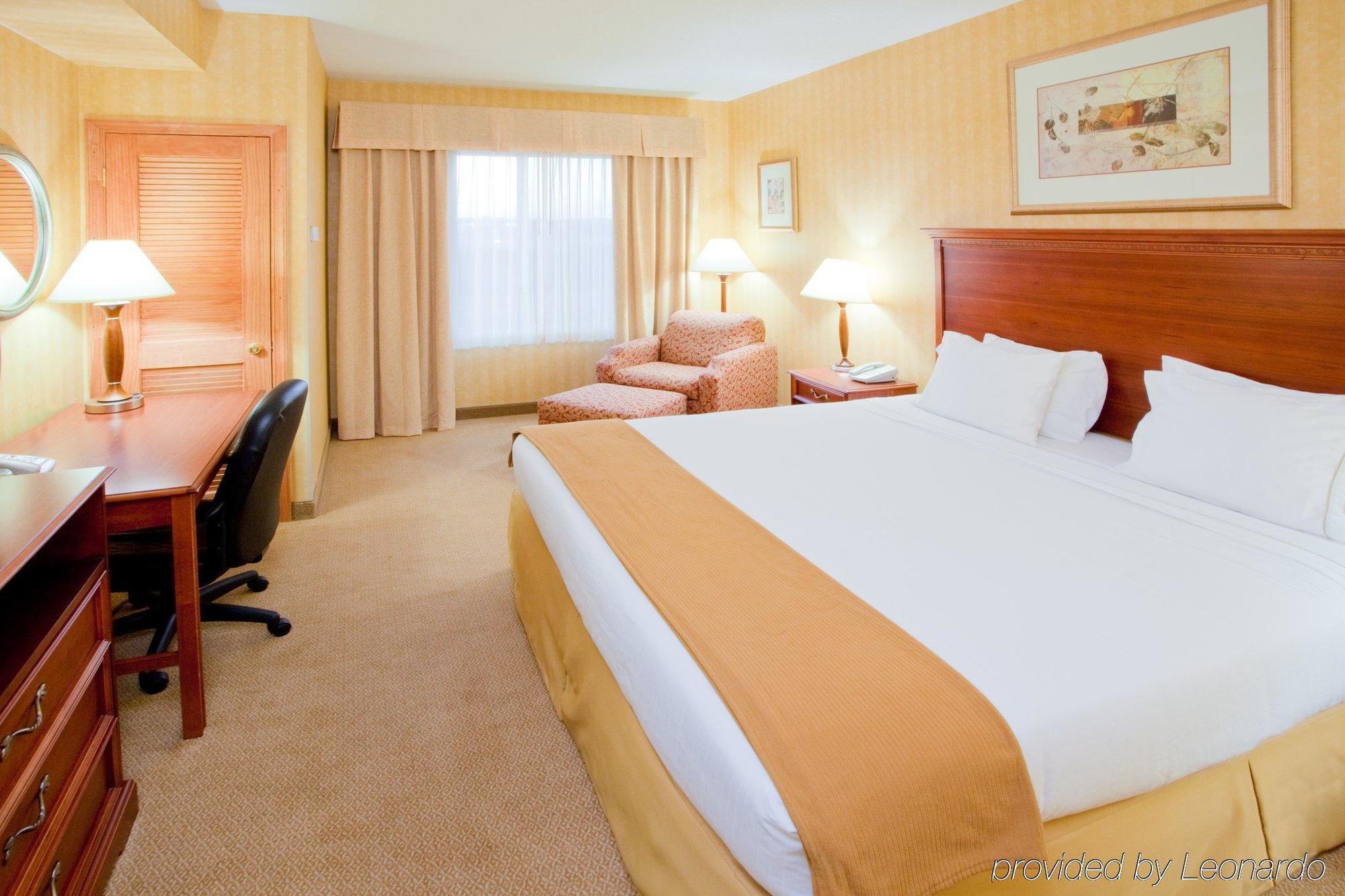 Holiday Inn Express Hotel & Suites Woodbridge, An Ihg Hotel Luaran gambar