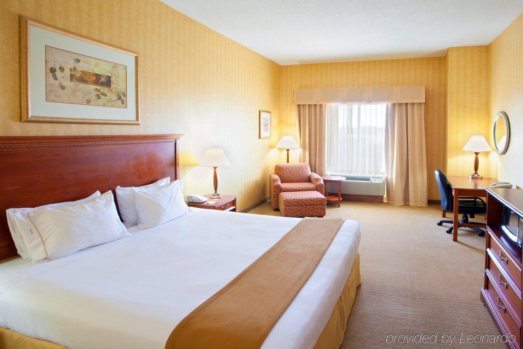 Holiday Inn Express Hotel & Suites Woodbridge, An Ihg Hotel Luaran gambar