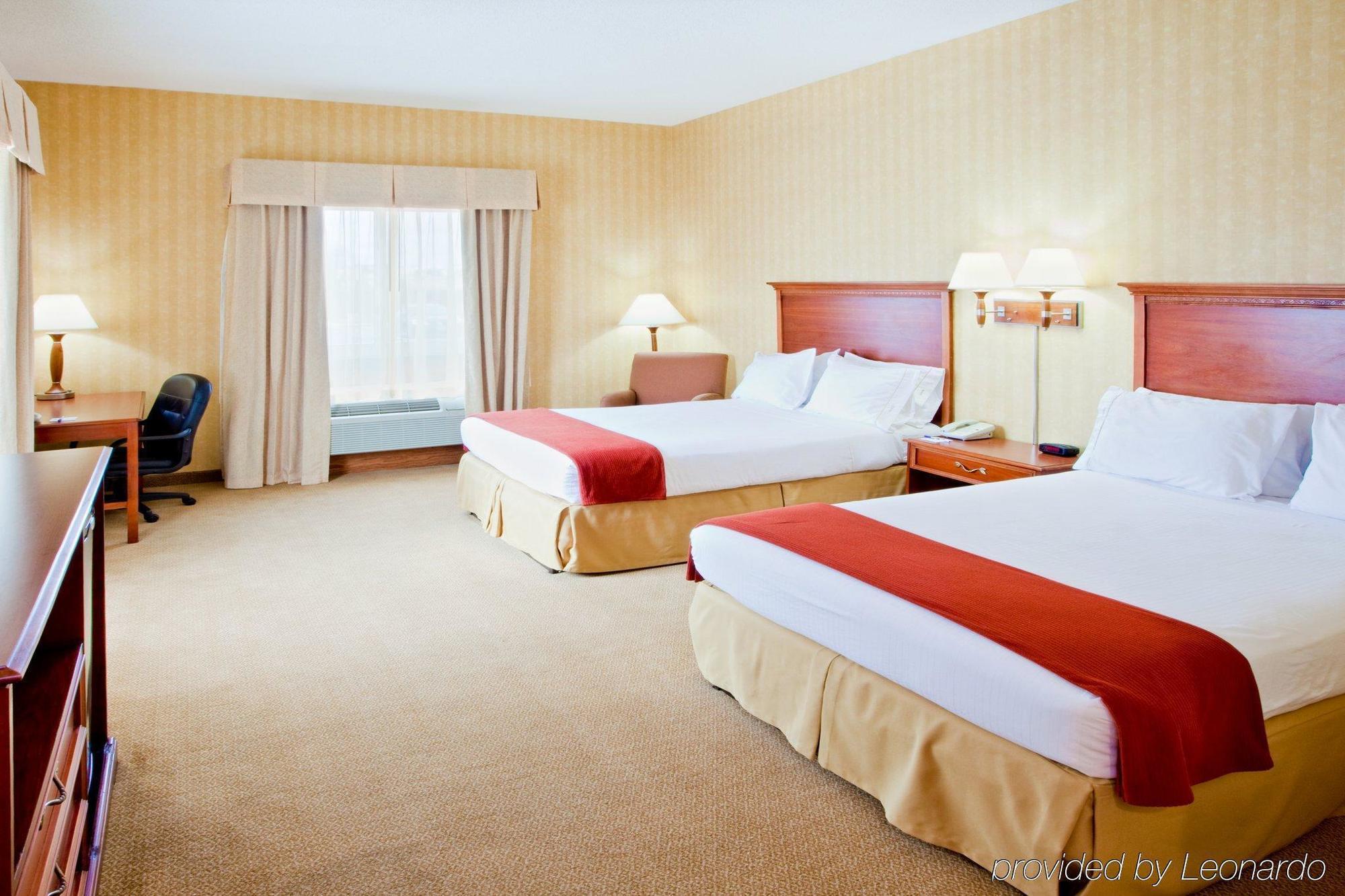 Holiday Inn Express Hotel & Suites Woodbridge, An Ihg Hotel Luaran gambar
