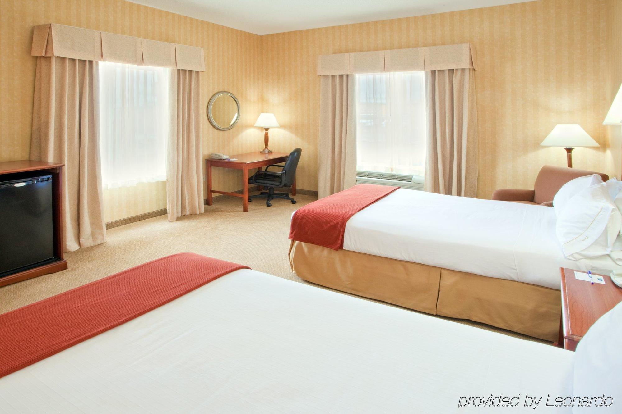 Holiday Inn Express Hotel & Suites Woodbridge, An Ihg Hotel Luaran gambar