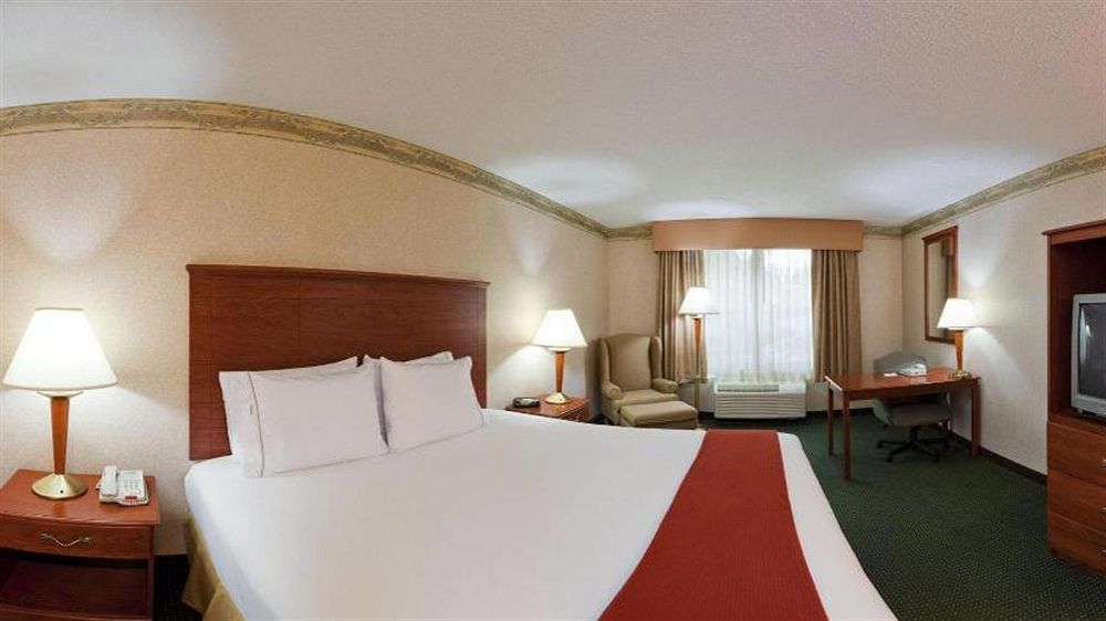 Holiday Inn Express Hotel & Suites Woodbridge, An Ihg Hotel Luaran gambar