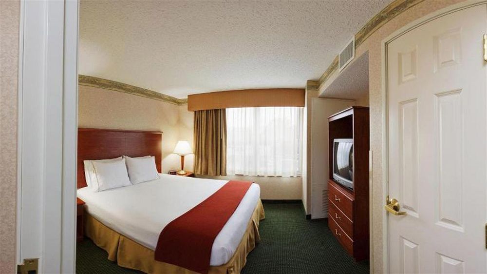 Holiday Inn Express Hotel & Suites Woodbridge, An Ihg Hotel Luaran gambar