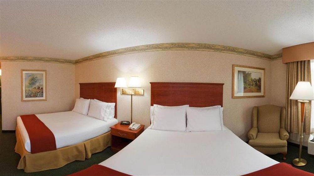 Holiday Inn Express Hotel & Suites Woodbridge, An Ihg Hotel Luaran gambar